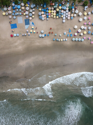 Indonesien, Bali, Semenyak, Luftaufnahme von Double-six beach, lizenzfreies Stockfoto