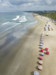 Bali, Kuta Beach, Blick auf Meer und Strand von oben - KNTF02510