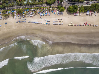 Bali, Kuta Beach, Blick auf Küste und Strand, Luftaufnahme - KNTF02516