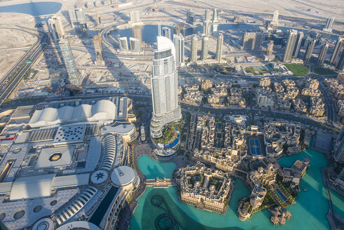 VAE, Dubai, Der Dubai-Brunnen von oben - RUNF00365