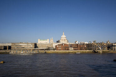 Vereinigtes Königreich, England, London, St. Paul's Cathedral und Themse - LMJF00066