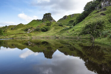 Vereinigtes Königreich, Schottland, Innere Hebriden, Isle of Skye, Uig, Fairy Glen - ELF01986