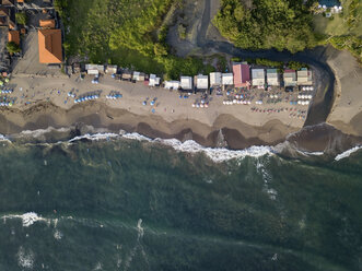 Indonesien, Bali, Canggu, Luftaufnahme von Batu Bolong Strand - KNTF02524