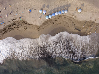 Indonesien, Bali, Canggu, Luftaufnahme von Batu Bolong Strand - KNTF02525