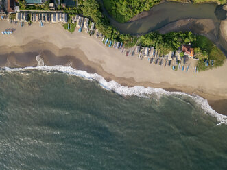 Indonesien, Bali, Luftaufnahme von Berawa Beach - KNTF02534