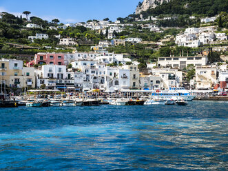 Italy, Campania, Gulf of Naples, Capri, Marina Grande, boats - AMF06409