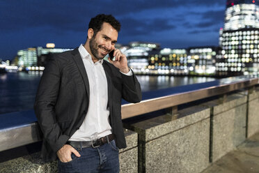 UK, London, businessman talking on the phone while commuting by night - WPEF01186