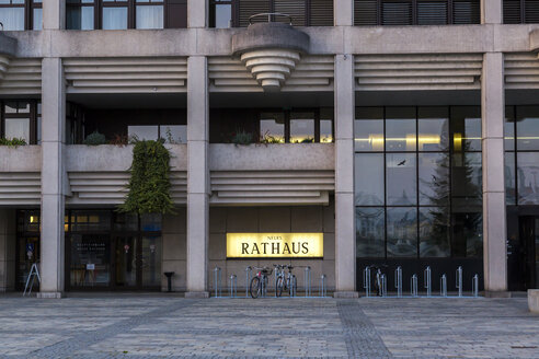 Austria, Linz, facade and entrance of New City Hall - JUNF01638