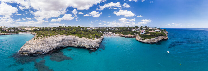 Spanien, Balearen, Mallorca, Porto Cristo Novo, Luftaufnahme von Cala Mendia, Naturhafen - AMF06437