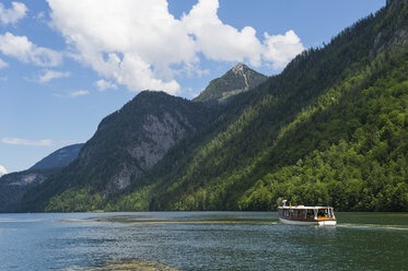 Germany, Bavaria, Upper Bavaria, Berchtesgaden Alps, Berchtesgaden National Park, Lake Koenigssee, excursion boat - RUNF00411