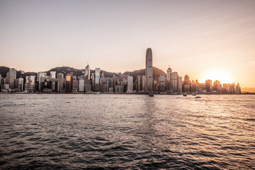 Hongkong, Tsim Sha Tsui, Stadtbild bei Sonnenuntergang - DAWF00814