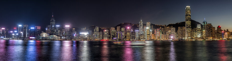 Hongkong, Tsim Sha Tsui, Panorama-Stadtbild bei Nacht - DAWF00819