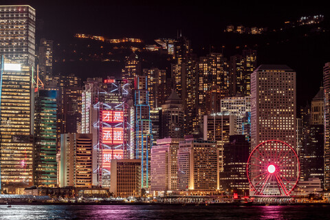 Hongkong, Tsim Sha Tsui, Stadtbild bei Nacht, lizenzfreies Stockfoto