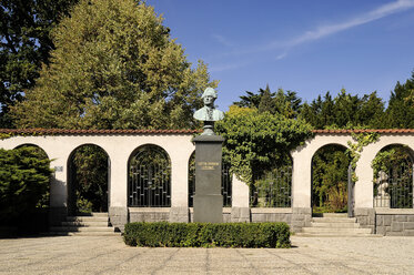 Deutschland, Sachsen, Kamenz, Gotthold Ephraim Lessing Büste im Lessing-Museum - BT00509