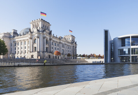 Deutschland, Berlin, Regierungsviertel, Reichstagsgebäude, Paul-Loebe-Haus und an der Spree, lizenzfreies Stockfoto