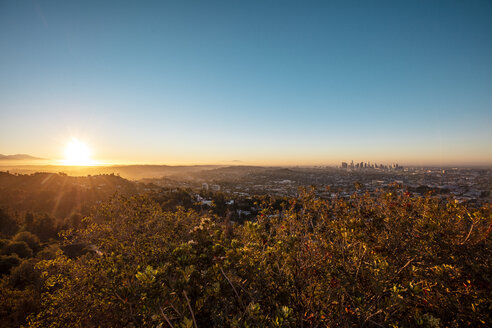 USA, Kalifornien, Los Angeles, Sonnenaufgang am Griffith-Observatorium - DAWF00832