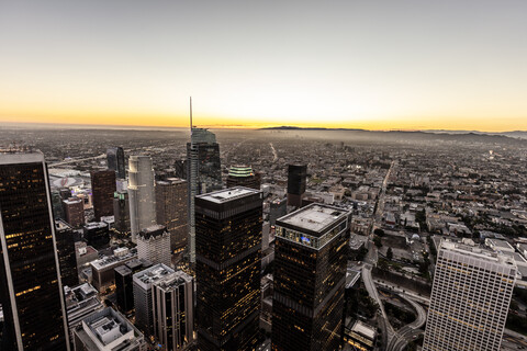 USA, Kalifornien, Los Angeles, Stadtbild in der Dämmerung, lizenzfreies Stockfoto