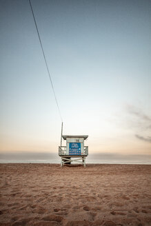 USA, California, Santa Monica, lifeguard hut on the beach at twilight - DAWF00879