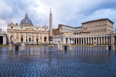 Italy, Rome, View of St. Peter's Basilica and St. peter's square at Vatican - HAMF00536