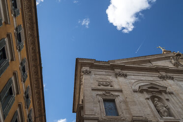 Italy, Rome, iazza San Bernardo Santa Maria della Vittoria, facade, low angle view - HAMF00543