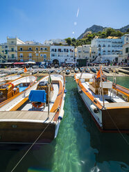 Italien, Kampanien, Capri, Marina Grande und Boote - AMF06455