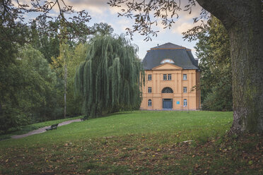 Deutschland, Weimar, Ilmpark, Blick zum Reithaus - KEBF01021