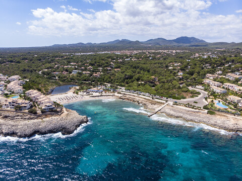 Spanien, Balearen, Mallorca, Porto Colom, Luftaufnahme von Cala Tropicana und Cala Domingo, lizenzfreies Stockfoto