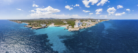 Spanien, Balearen, Mallorca, Porto Colom, Luftaufnahme von Cala Tropicana und Cala Domingo, lizenzfreies Stockfoto