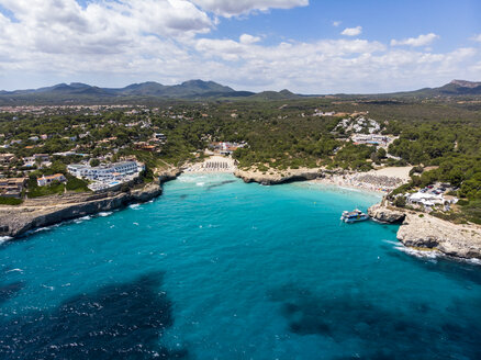 Spanien, Balearen, Mallorca, Porto Colom, Luftaufnahme von Cala Tropicana und Cala Domingo - AMF06482