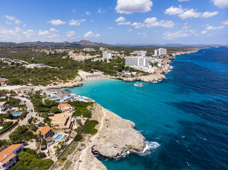 Spanien, Balearen, Mallorca, Porto Colom, Luftaufnahme von Cala Tropicana und Cala Domingo - AMF06483