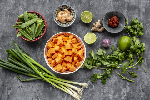 Zutaten für Süßkartoffelsuppe mit Krabben, lizenzfreies Stockfoto