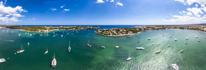 Spanien, Balearen, Mallorca, Portocolom, Punta de ses Crestes, Bucht von Portocolom - AMF06501