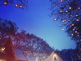Germany, Cologne, Fairy lights at a Christmas Market - GWF05717
