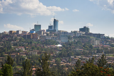 Ruanda, Blick auf Kigali mit Wolkenkratzern - RUNF00450