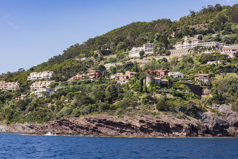 Frankreich, Provence-Alpes-Côte d'Azur, Theoule-sur-Mer, Ferienhäuser - WDF04974