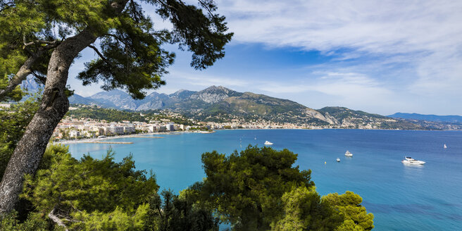 Frankreich, Provence-Alpes-Cote d'Azur, Panoramablick auf Menton - WDF04985