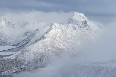 Breidtind-Gipfel im Winter, Austvagoy, Lofoten, Norwegen - AURF07924