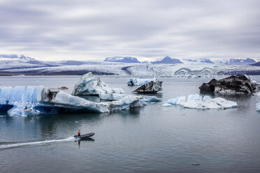 Icebergs in Jokulsarlon glacier lagoon, Iceland - AURF08011