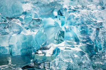 Nahaufnahme eines Eisbergs in der Le Conte Bay, Alaska, USA - AURF08066