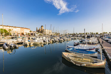 Frankreich, Provence-Alpes-Côte d'Azur, Saint-Raphael, Hafen, Kirche San Rafeu - WD04992