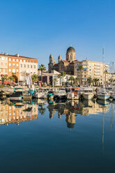 Frankreich, Provence-Alpes-Côte d'Azur, Saint-Raphael, Hafen, Kirche San Rafeu - WD04993