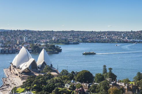 Australien, New South Wales, Sydney, Blick auf den Hafen von Sydney und das Sydney Opera House - RUNF00516