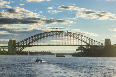 Australia, New South Wales, Sydney, Sydney harbour bridge - RUNF00521