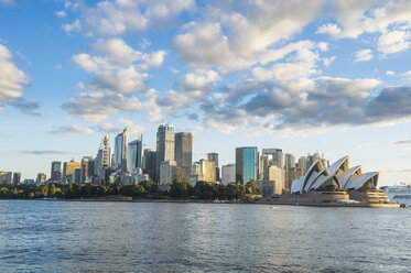 Australia, New South Wales, Sydney, Business district and Sydney Opera House - RUNF00524