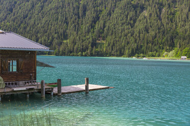 Österreich, Weissensee und Bootshaus - AIF00561