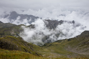 Deutschland, Bayern, Allgäu, Allgäuer Alpen, Blick vom Nebelhorn, Nebel und Wolken - WIF03704