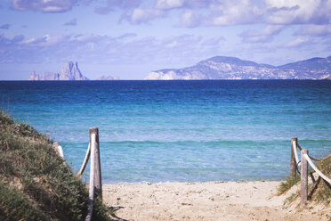 Es Vedra, Island in front of Ibiza, seen from Playa de Llevant, Formentera - CMF00873