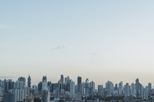 Panama, Panama-Stadt, Blick auf die Skyline - KKAF03101