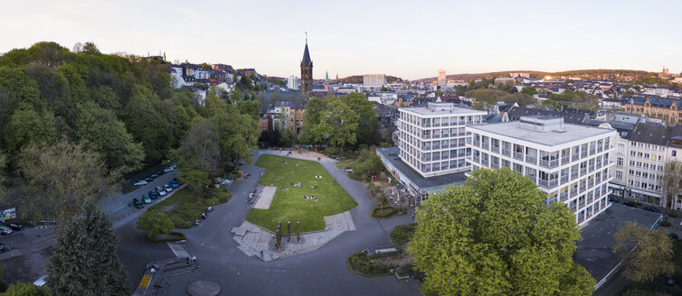 Germany, Wuppertal, Eberfeld, Aerial view of Deweerthscher Garten - SKAF00097