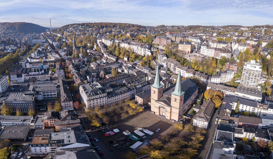 Deutschland, Wuppertal, Elberfeld, Luftaufnahme des Laurentiusplatzes - SKAF00099